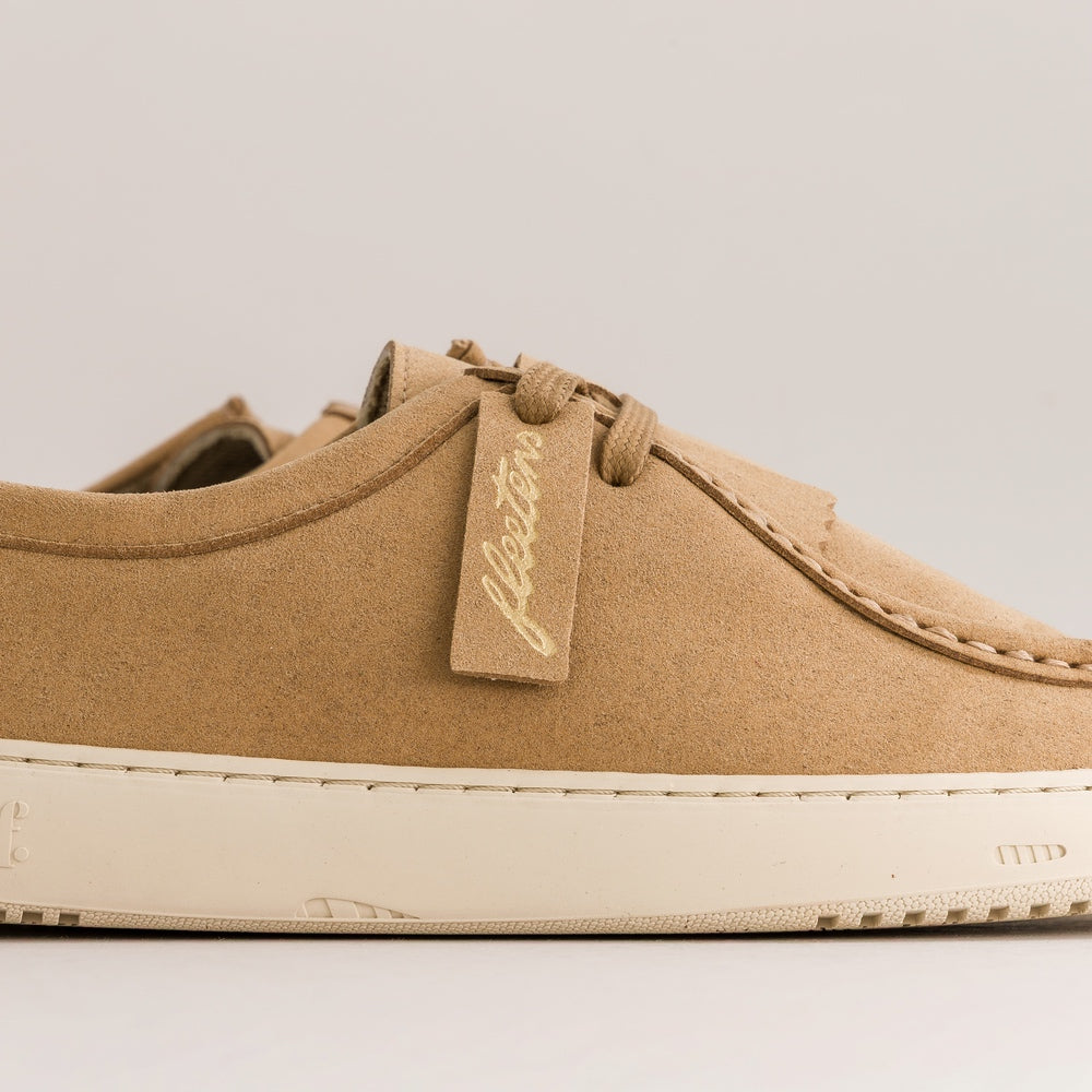 Barefoot derby in plant-based leather.